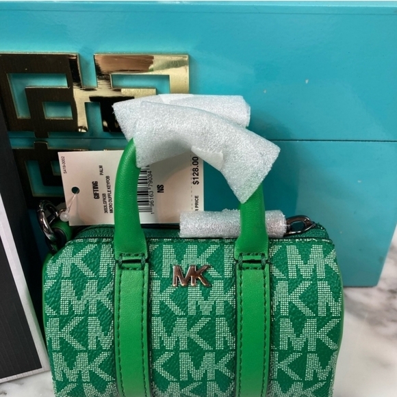 💚HP💚🔹️MICHAEL KORS | Micro Duffle gifting  Keyfob in Green NEW WITH BOX - Picture 1 of 8